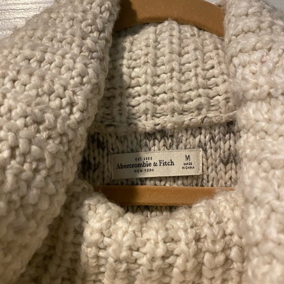Abercrombie & Fitch heavy sweater - Picture 2 of 4